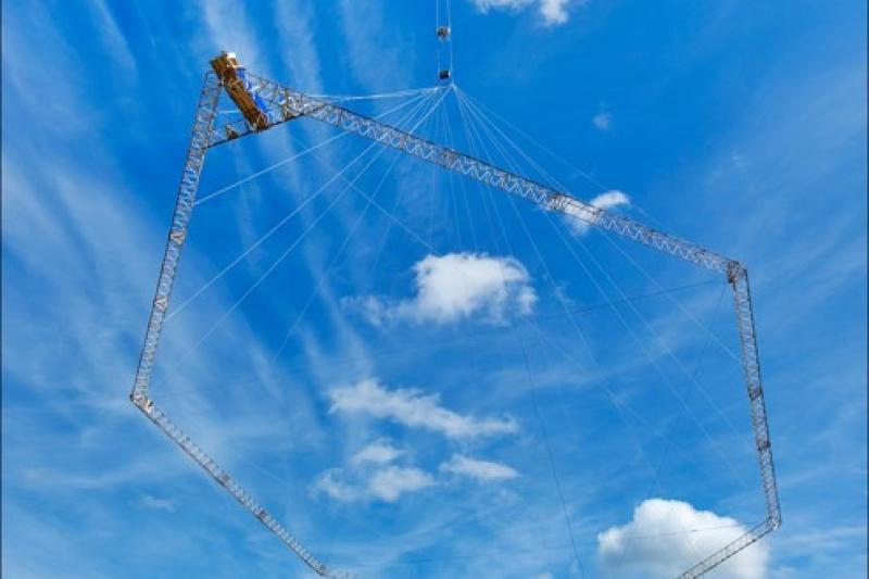 Helicopter met meetring eronder