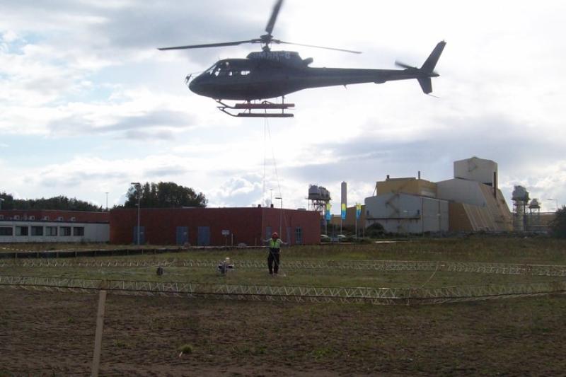 Skytem helicopter bij opstijgen