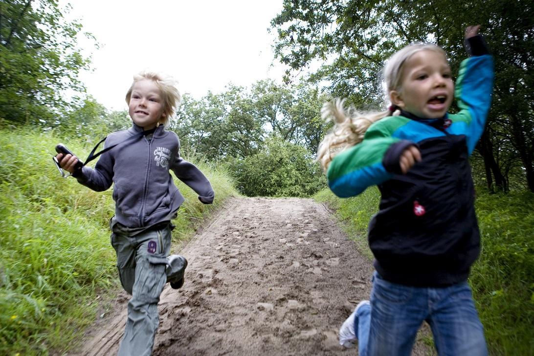 Afbeelding van rennende kinderen in de AWD