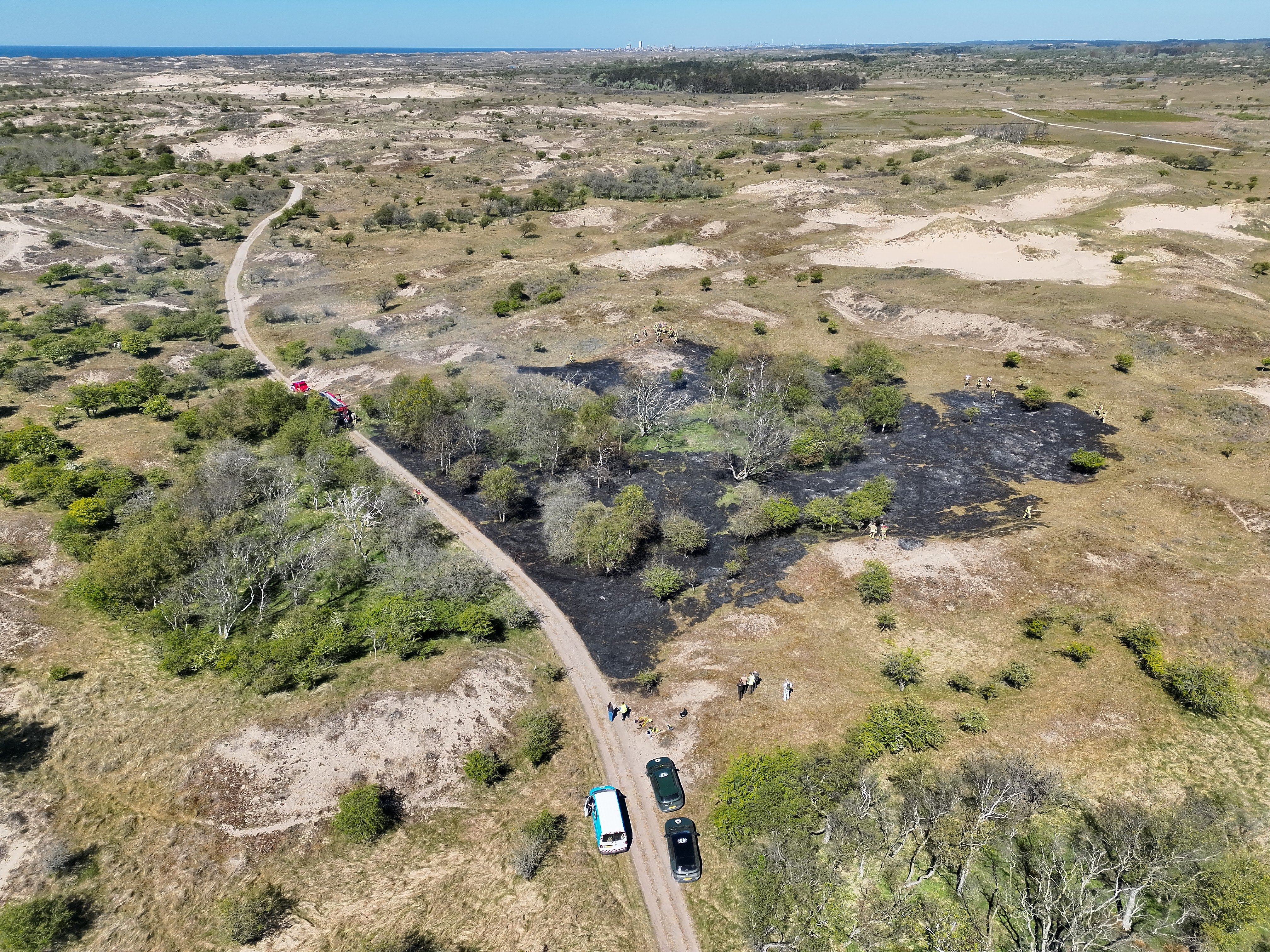 Bovenaanzicht met drone van een natuurbrand 