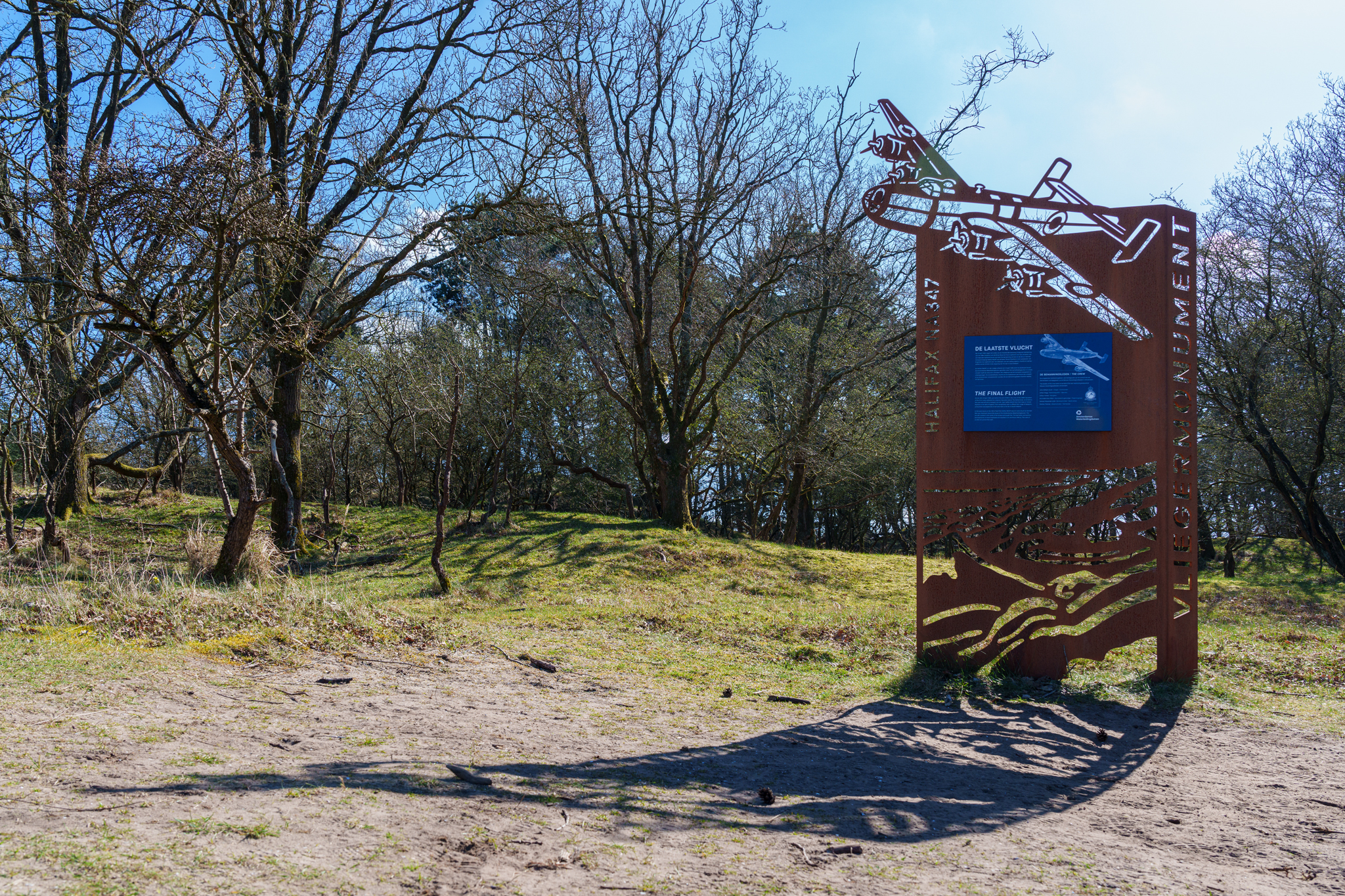 Vliegermonument ter herdenking van de Halifax dat in 1945 neerstortte in de AWD